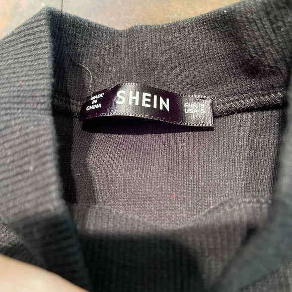 Angular crop top - Picture 2 of 3